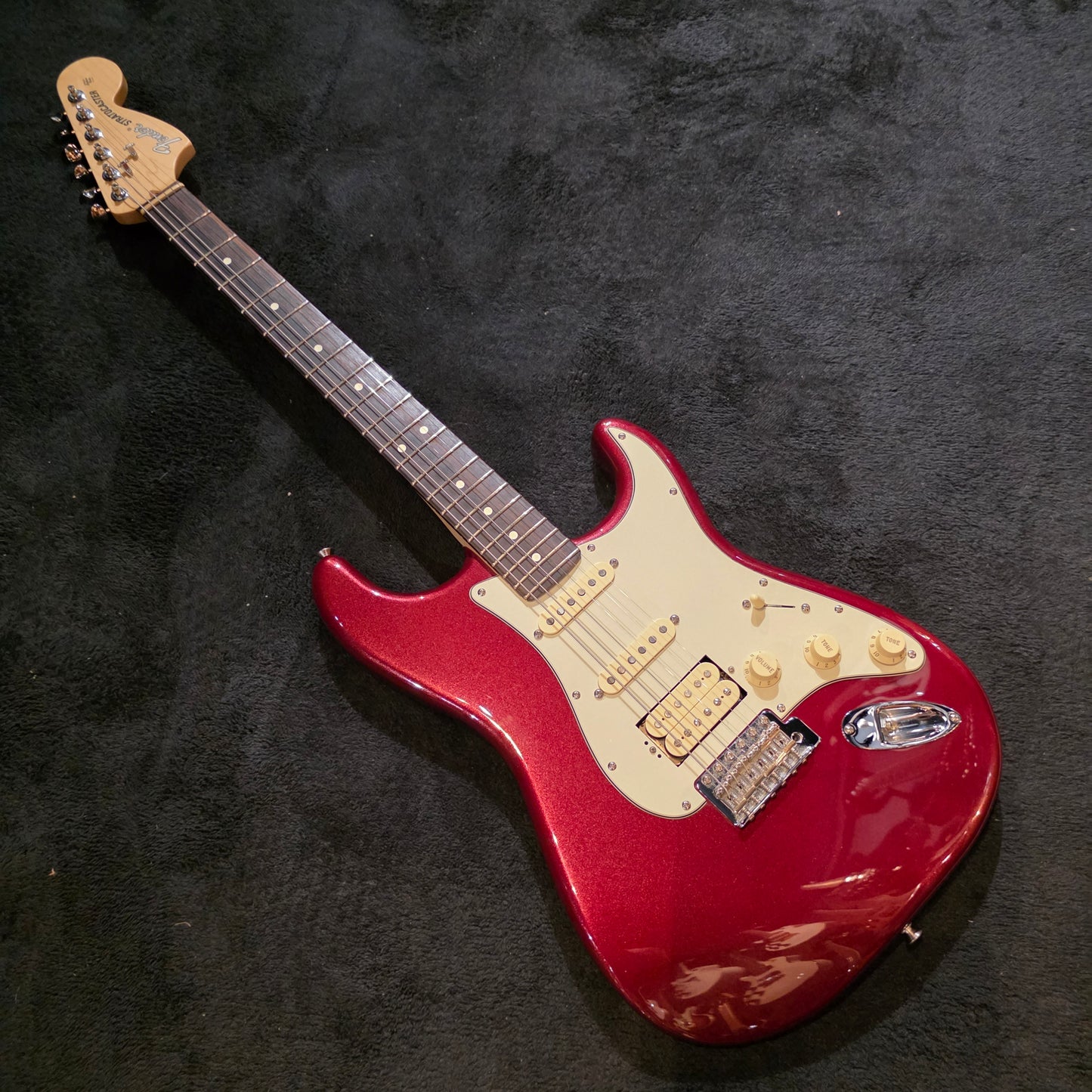 Fender American Performer Stratocaster HSS with Rosewood Fretboard Aubergine