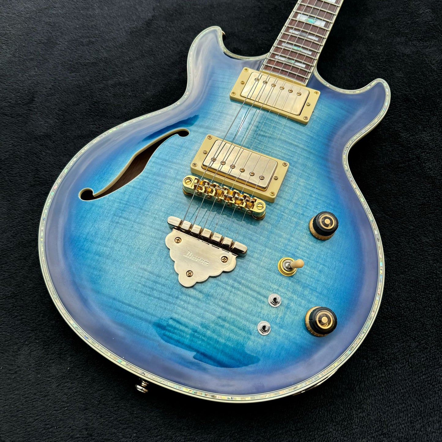 Ibanez AR520HFM-LBB Artist - Light Blue Burst