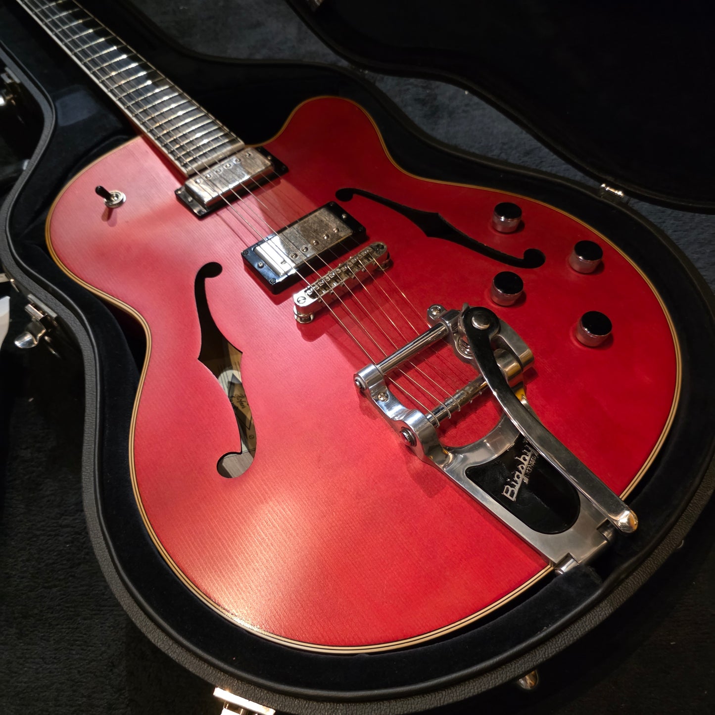 Hofner President Gold Label Custom Shop Cherry Red