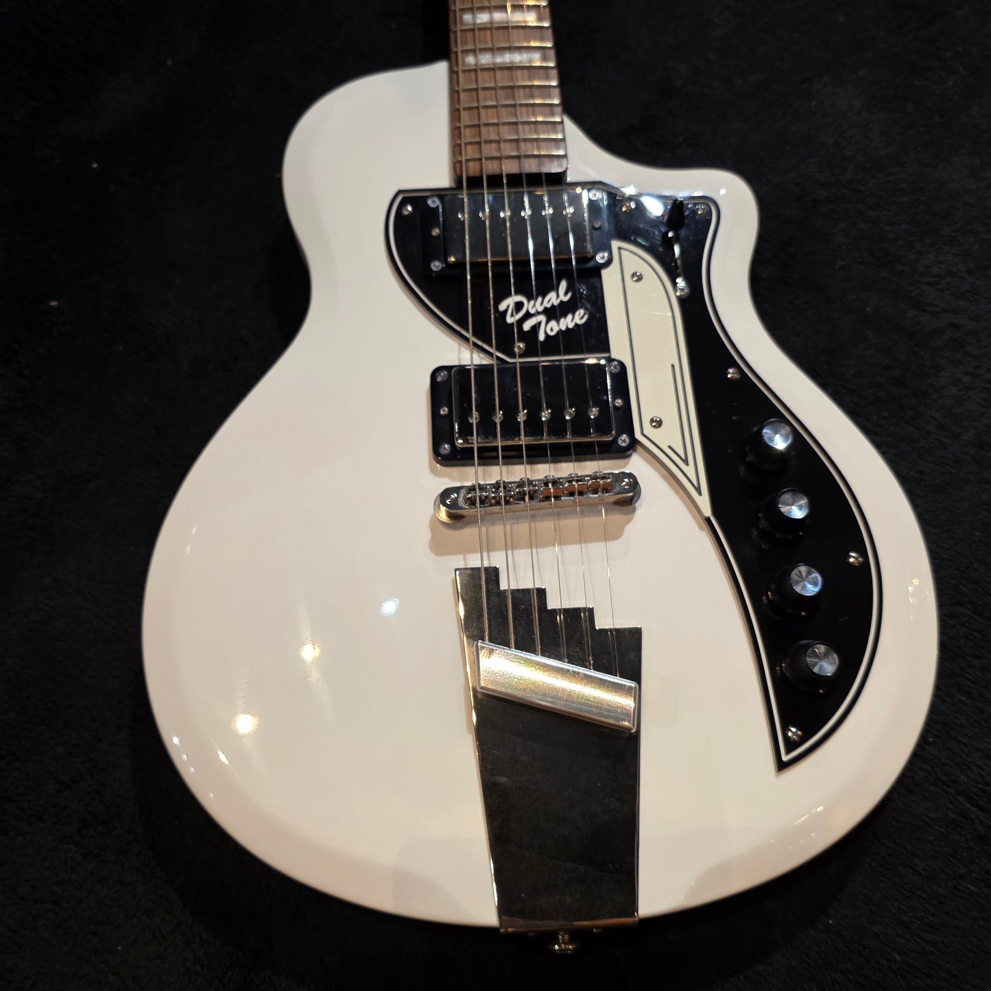 Supro 1224DBHT Limited Edition David Bowie 1961