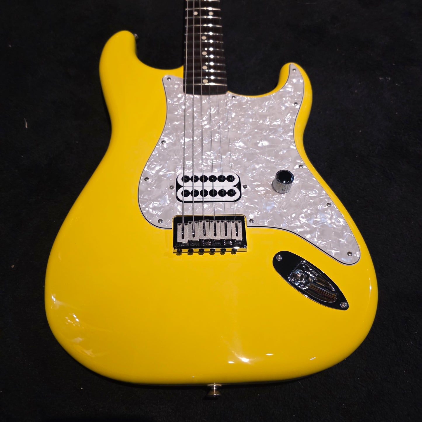 Fender Limited Edition Tom DeLonge Signature Stratocaster Graffiti Yellow