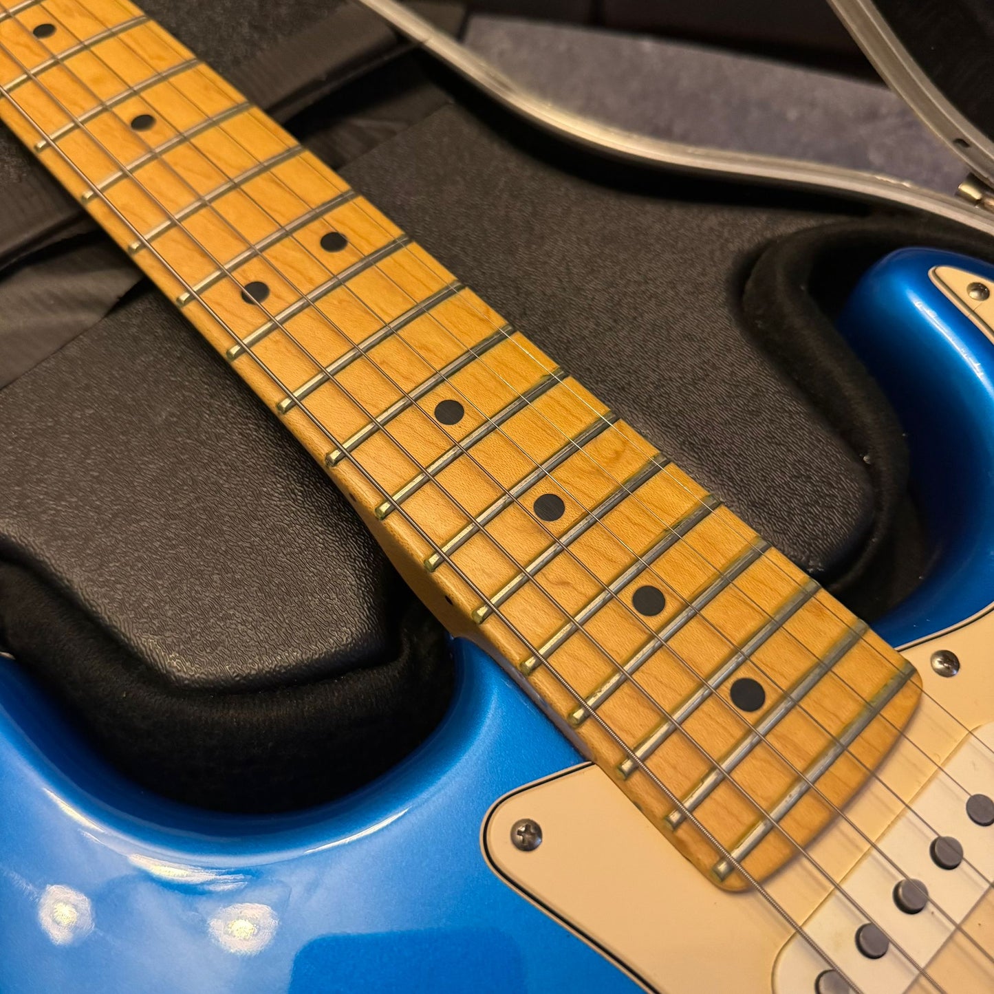 Fender American Series Stratocaster with Maple Fretboard 2003 - Chrome Blue