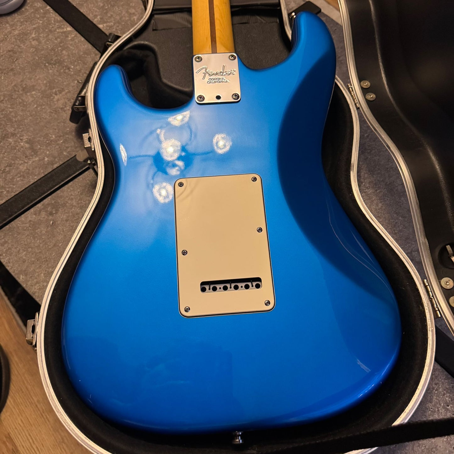 Fender American Series Stratocaster with Maple Fretboard 2003 - Chrome Blue