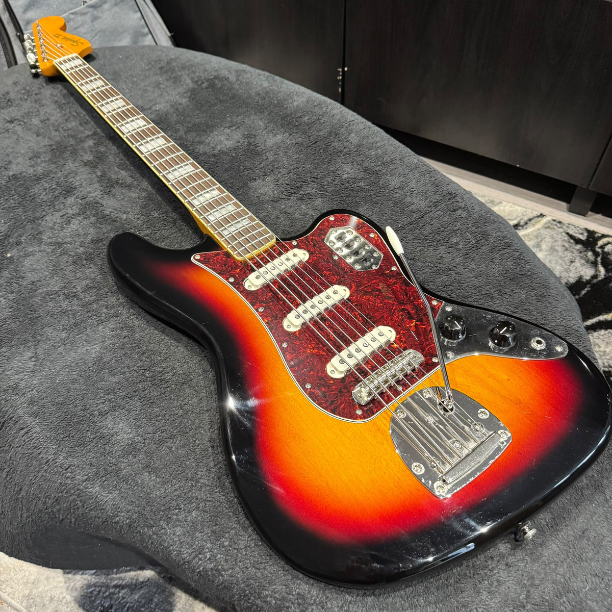 Squier classic vibe bass IV 3-colour sunburst