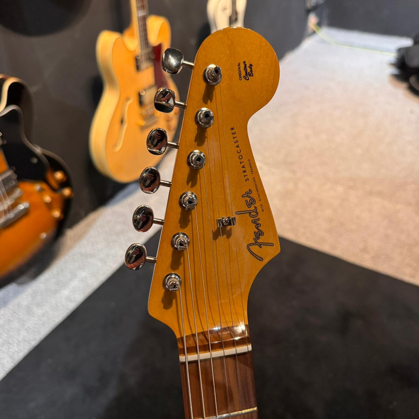 Fender Vintera '60s Stratocaster Modified with Pau Ferro Fretboard Burgundy Mist Metallic