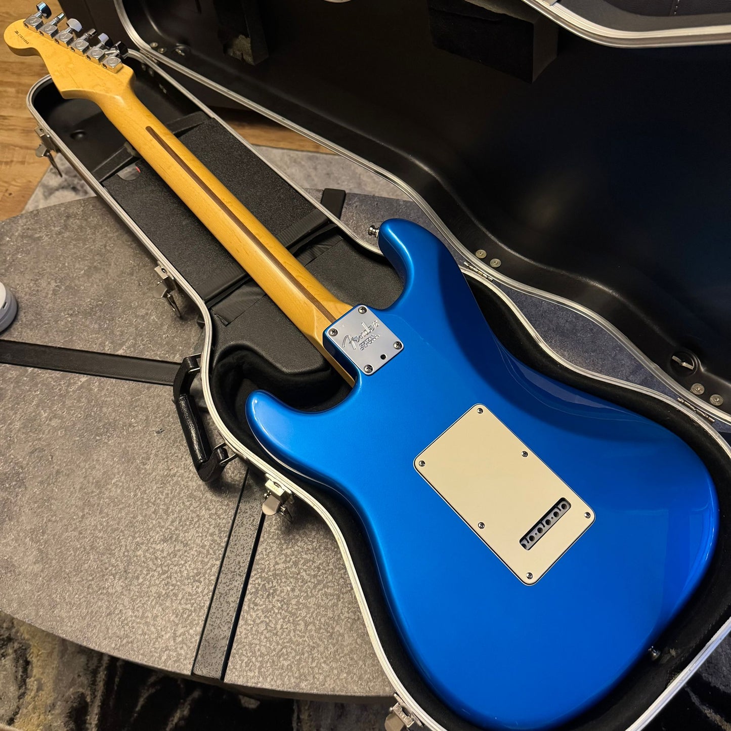 Fender American Series Stratocaster with Maple Fretboard 2003 - Chrome Blue