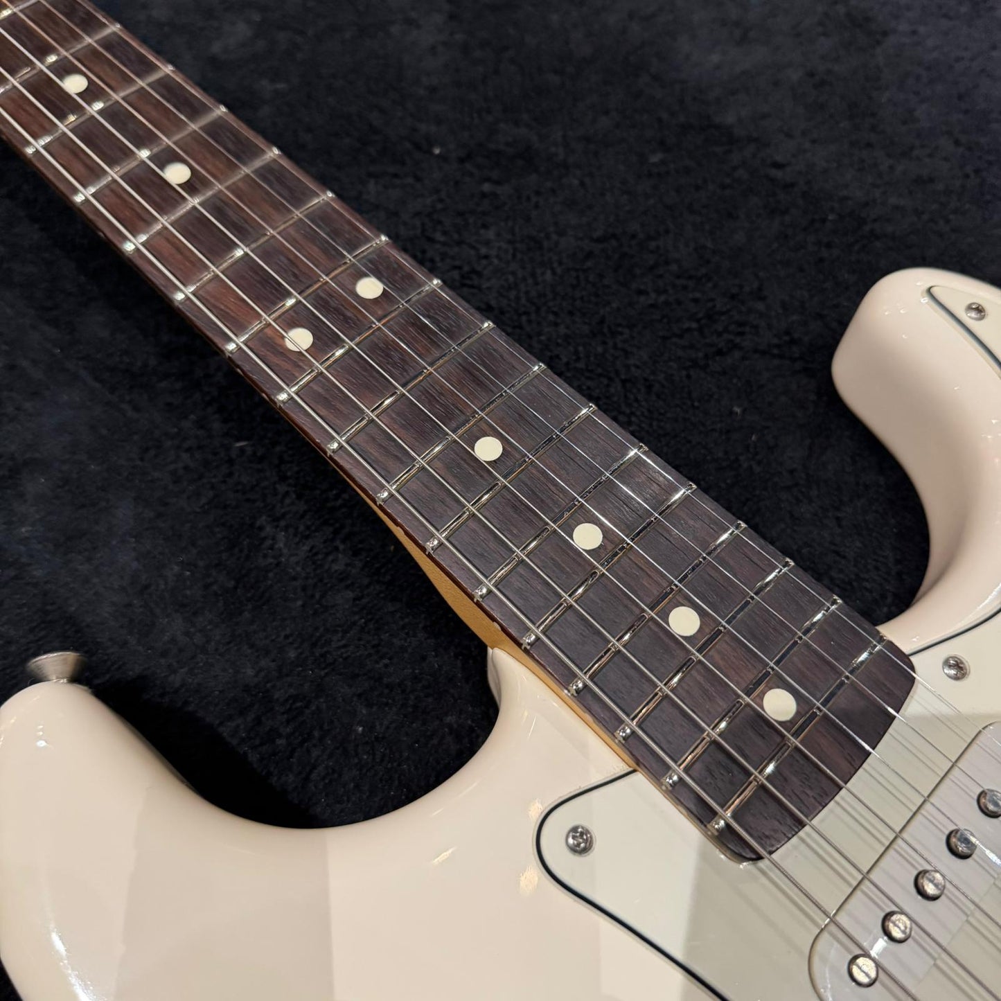 Fender Standard Stratocaster with Rosewood Fretboard 2015 - Arctic White
