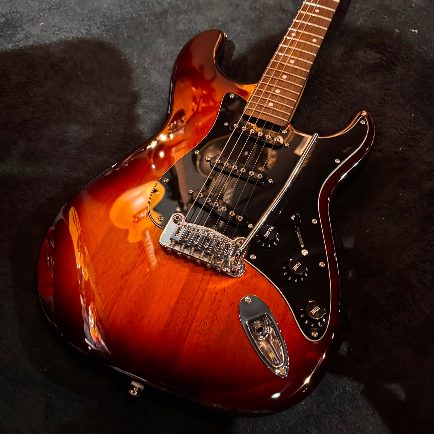 G&L Tribute Series S-500 with Rosewood Fretboard 2010 - 2017 - Tobacco Sunburst