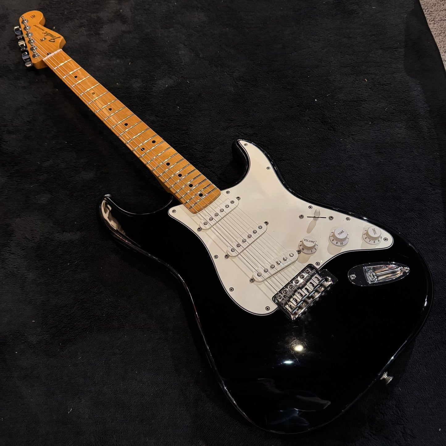 Fender Standard Stratocaster with Maple Fretboard Black