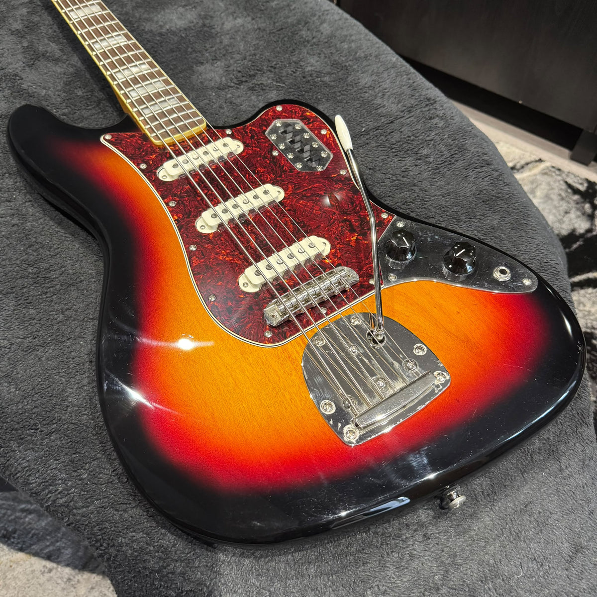 Squier classic vibe bass IV 3-colour sunburst