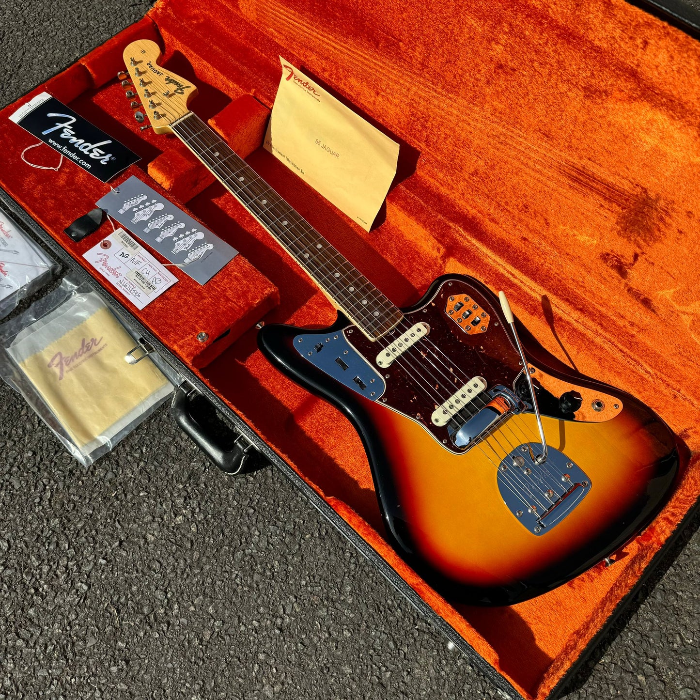 Fender American Vintage '65 Jaguar AVRI- 3-Color Sunburst