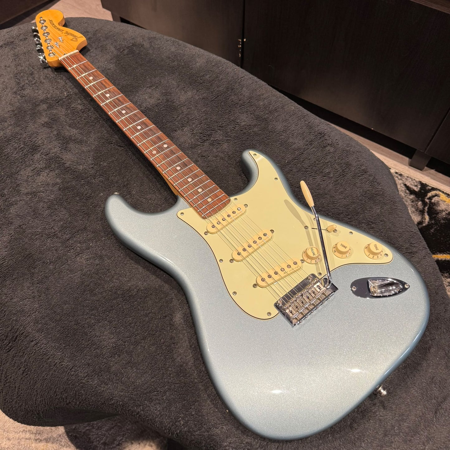 Fender Deluxe Roadhouse Strat 2018 - Mystic Iced Blue