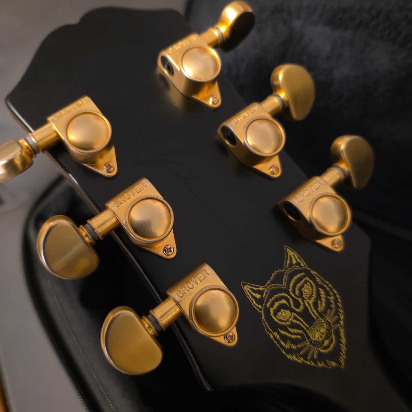 Epiphone Sheraton, Emily Wolf Signature in Stealth Black