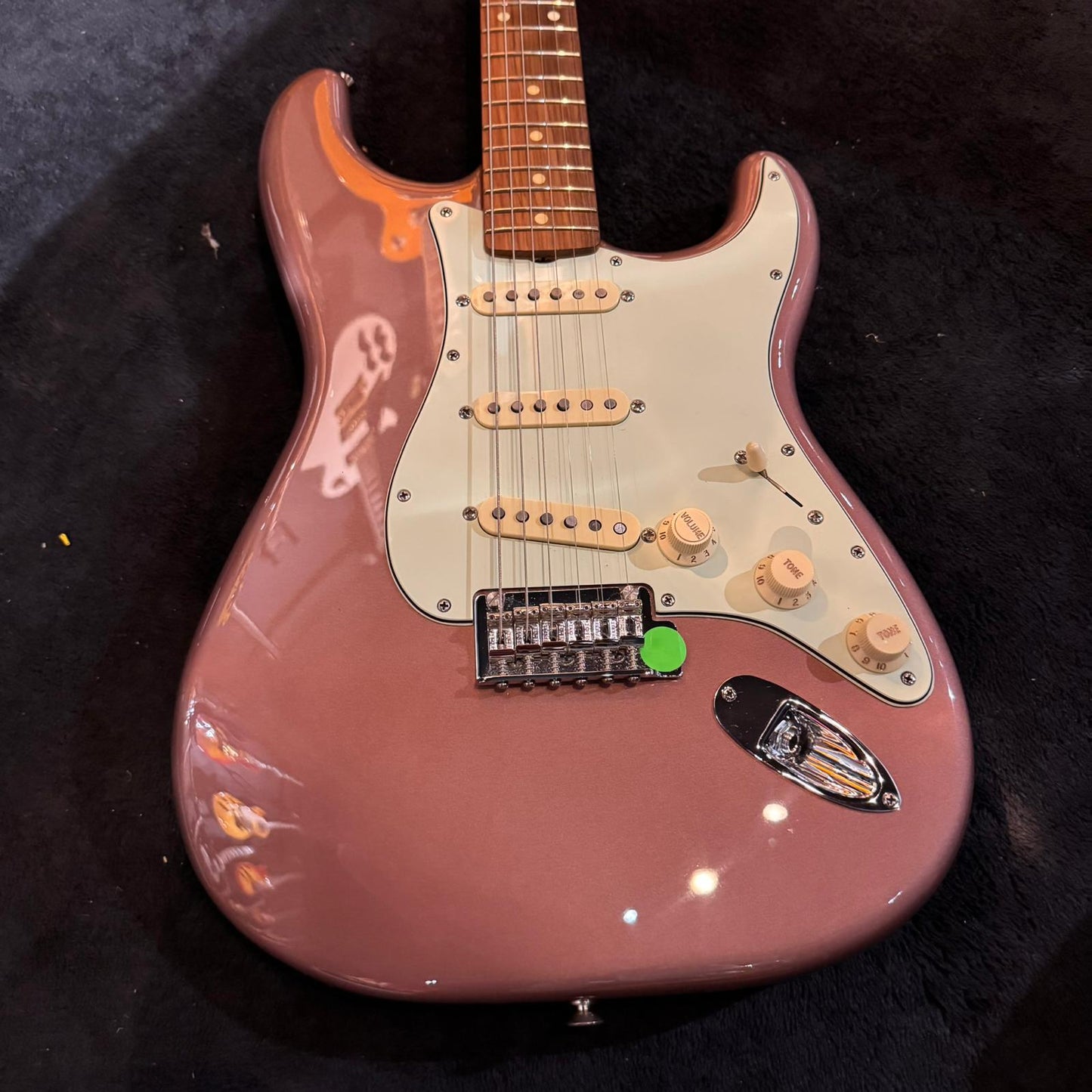 Fender Vintera '60s Stratocaster Modified with Pau Ferro Fretboard Burgundy Mist Metallic
