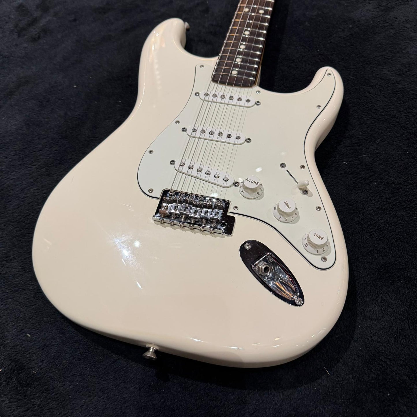 Fender Standard Stratocaster with Rosewood Fretboard 2015 - Arctic White