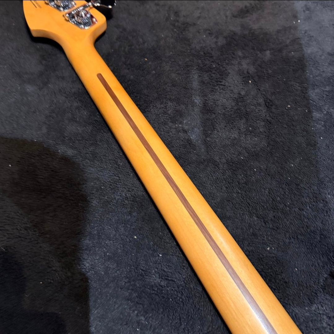 Fender Player Jazz Bass with Maple Fretboard Black