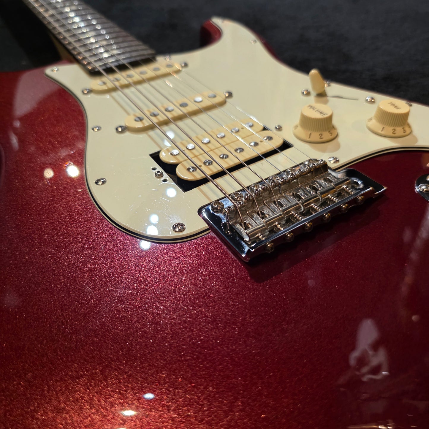 Fender American Performer Stratocaster HSS with Rosewood Fretboard Aubergine