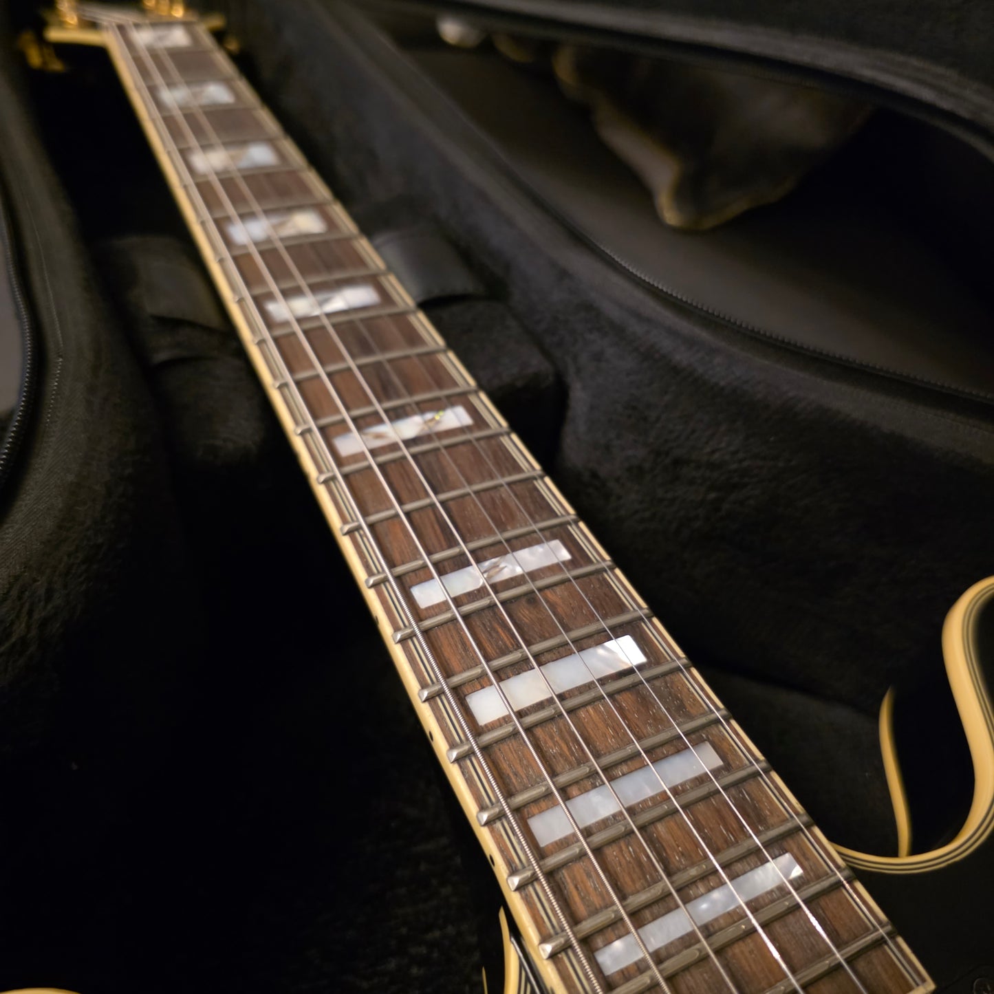 Epiphone Sheraton, Emily Wolf Signature in Stealth Black