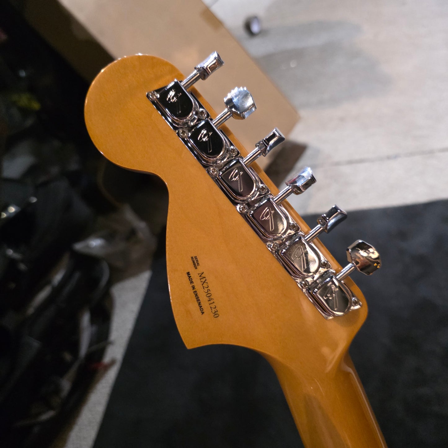 Fender Vintera II '70s Stratocaster with Maple Fretboard 2025 - Vintage White