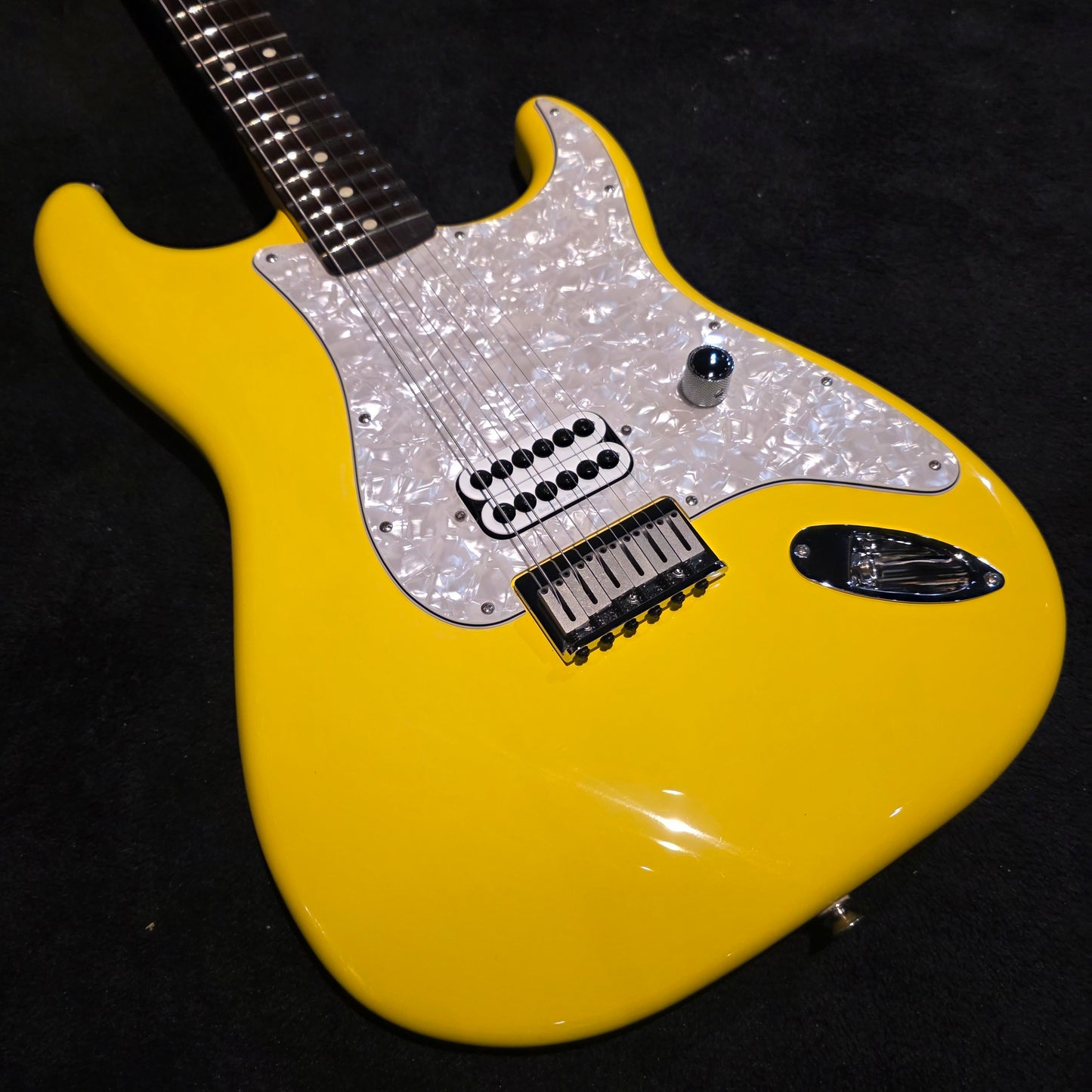 Fender Limited Edition Tom DeLonge Signature Stratocaster Graffiti Yellow