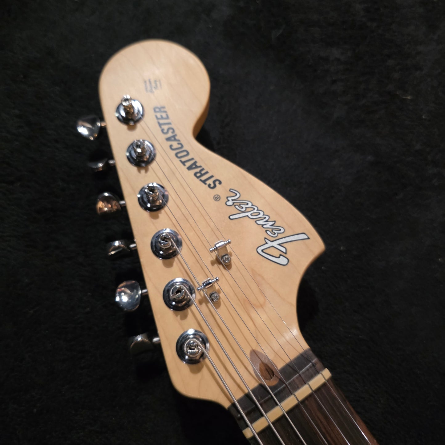 Fender American Performer Stratocaster HSS with Rosewood Fretboard Aubergine