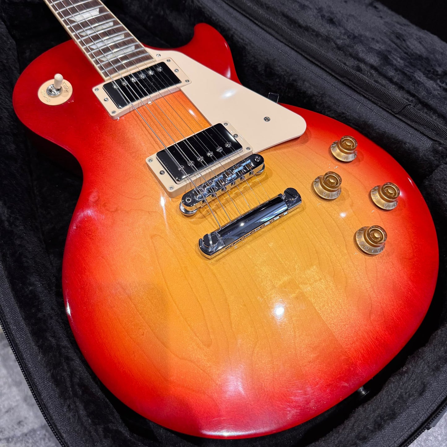 Gibson Les Paul Studio 2024 - Cherry sunburst