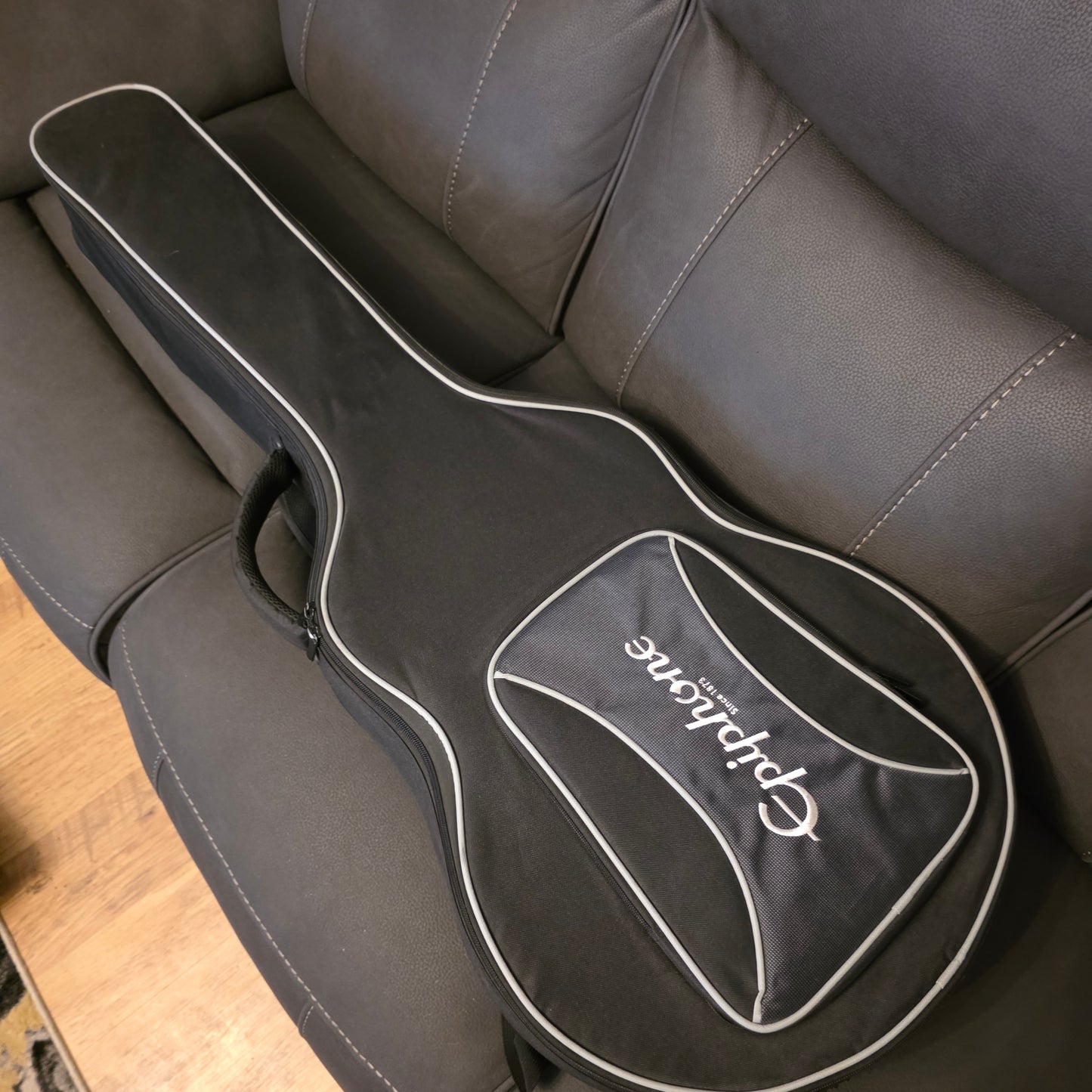 Epiphone Sheraton, Emily Wolf Signature in Stealth Black