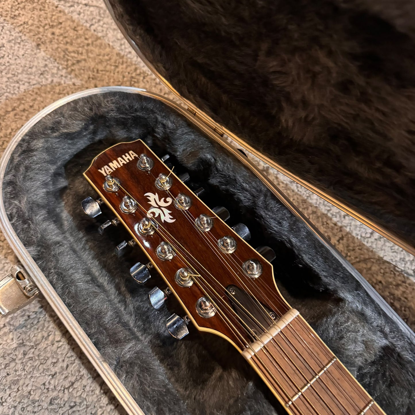 Yamaha APX700II - 12 Thinline Acoustic/Electric Cutaway 12String 2010s - Natural