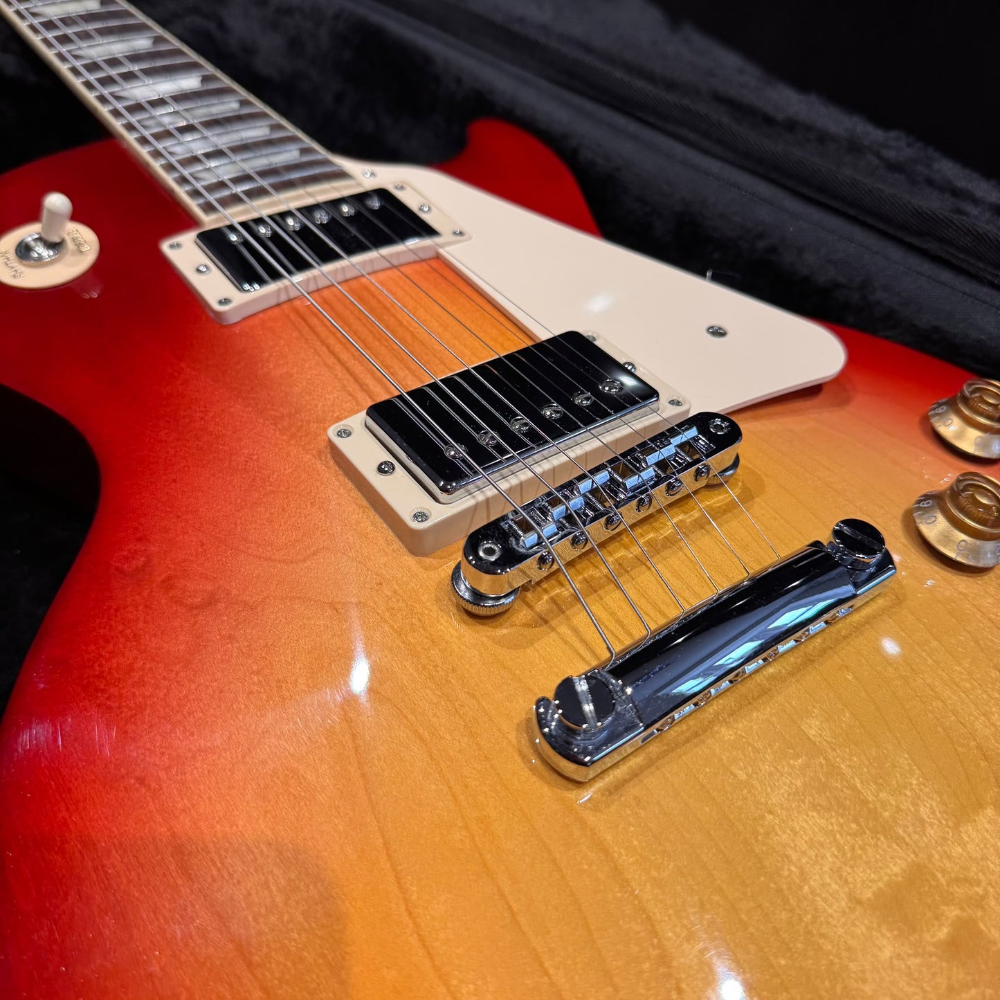 Gibson Les Paul Studio 2024 - Cherry sunburst