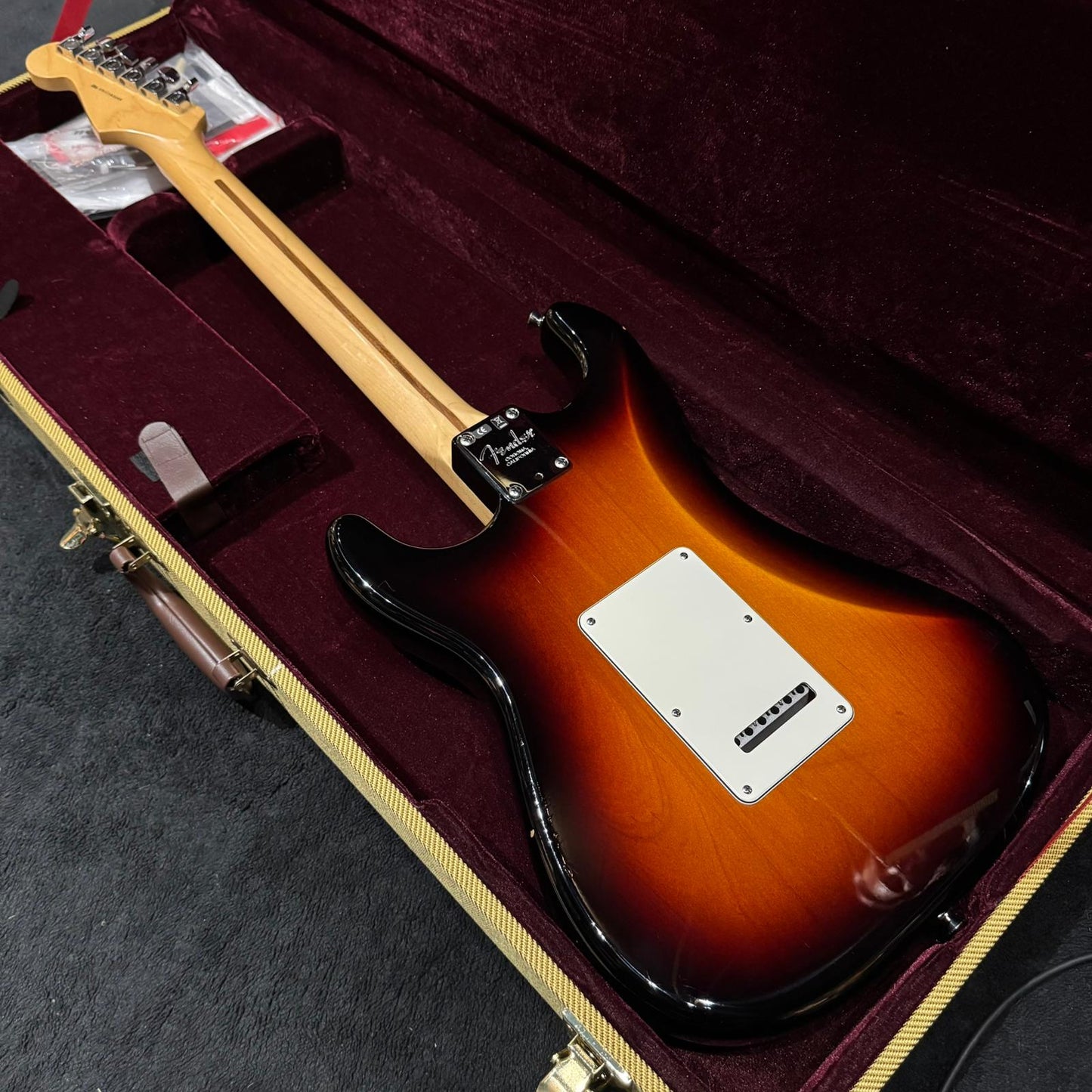 Fender American Standard Stratocaster with Maple Fretboard 2011 3-Color Sunburst
