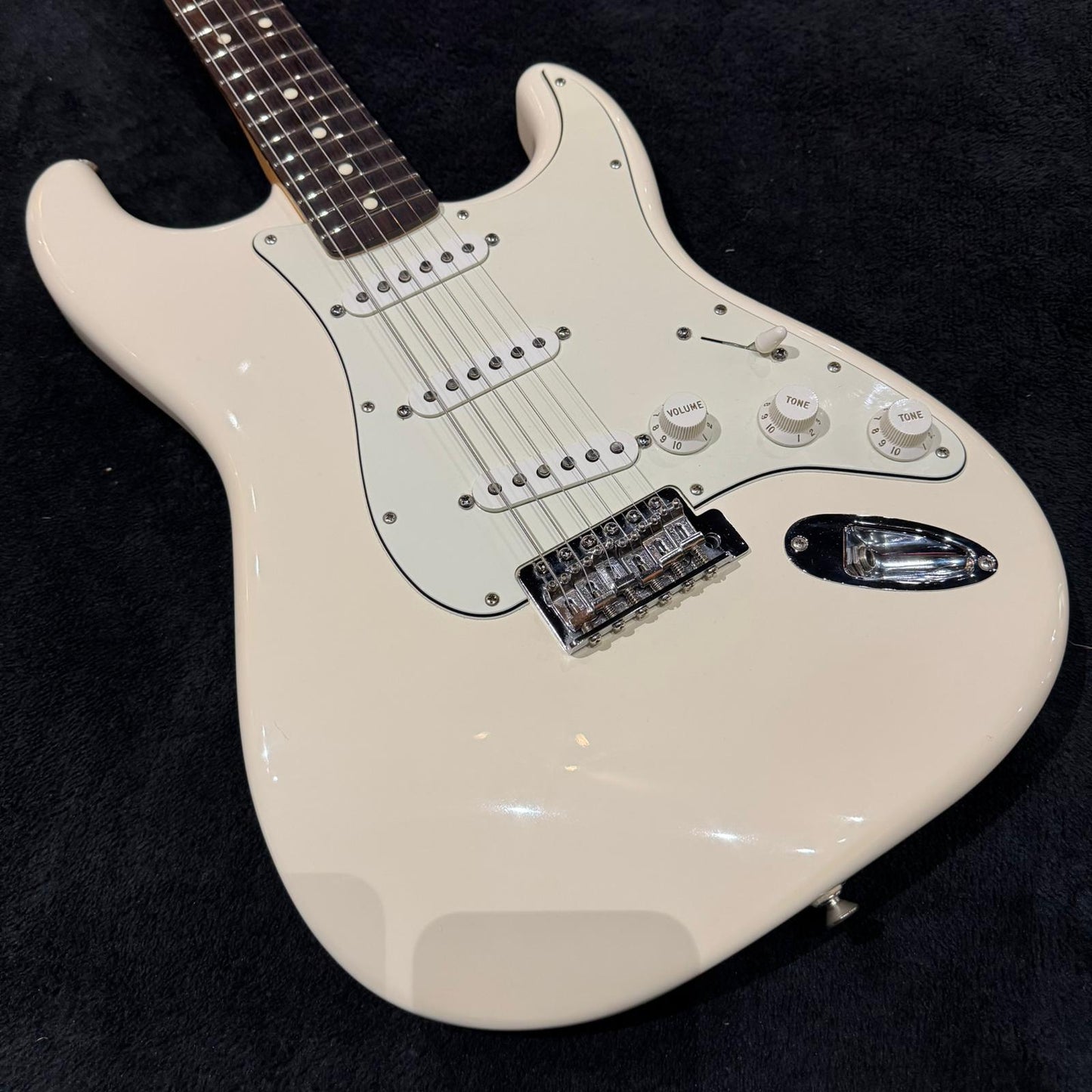 Fender Standard Stratocaster with Rosewood Fretboard 2015 - Arctic White
