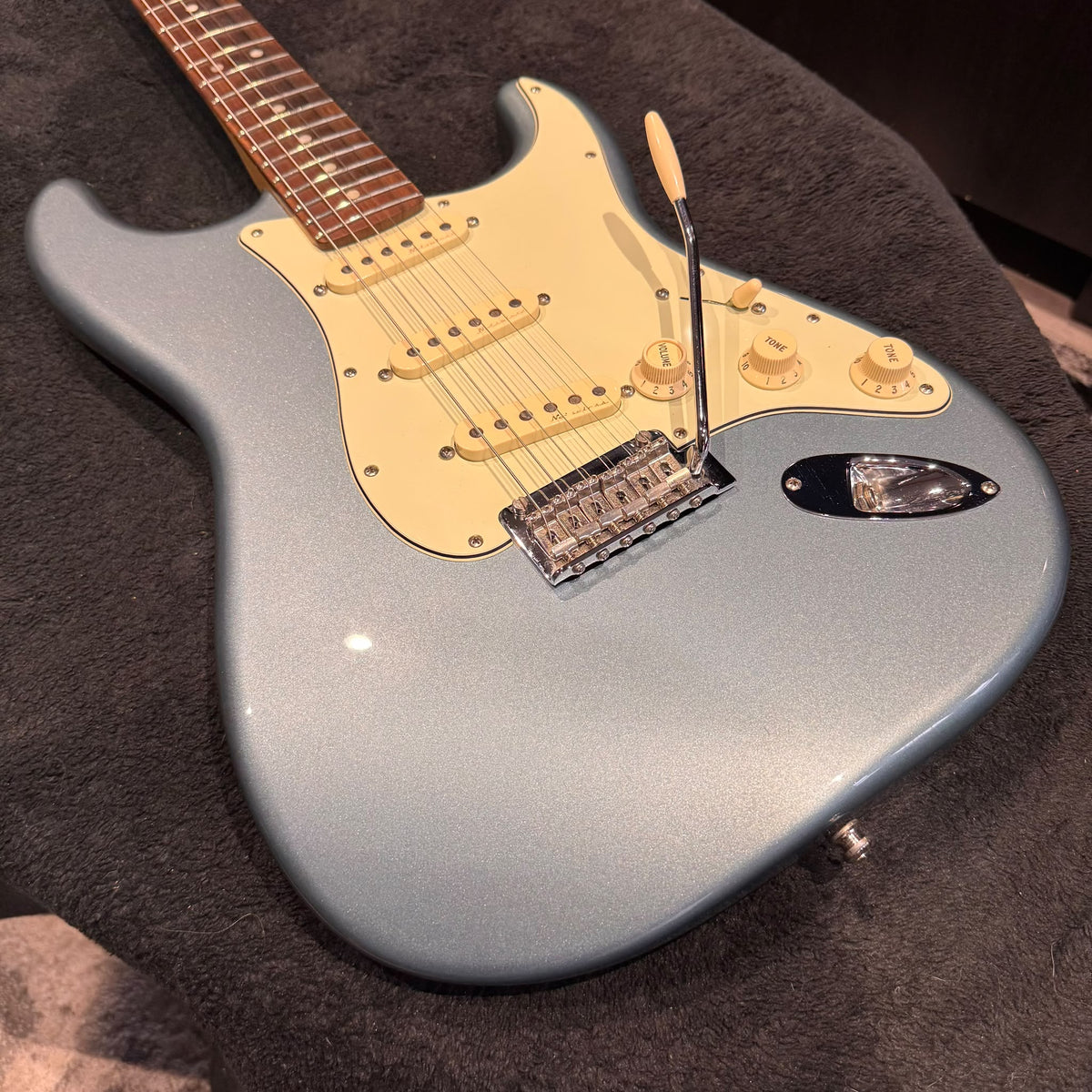 Fender Deluxe Roadhouse Strat 2018 - Mystic Iced Blue