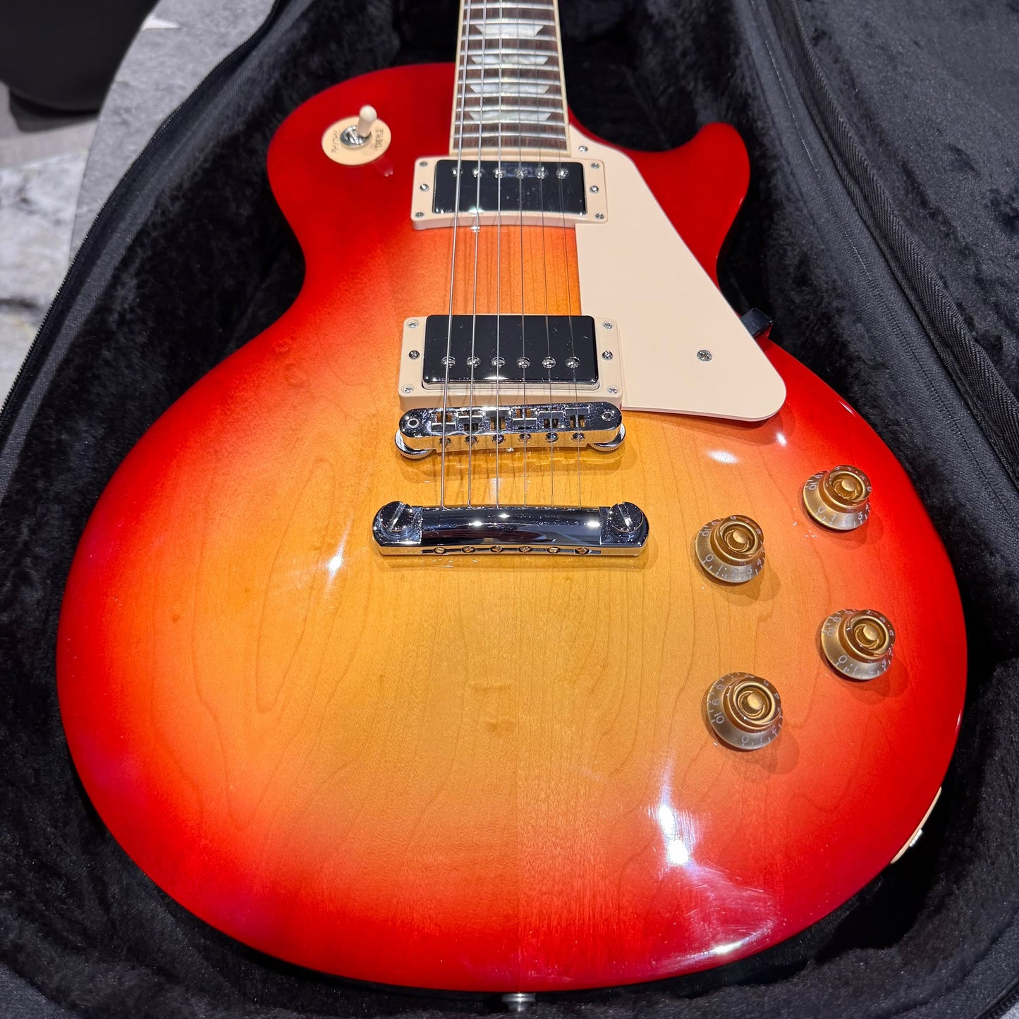 Gibson Les Paul Studio 2024 - Cherry sunburst