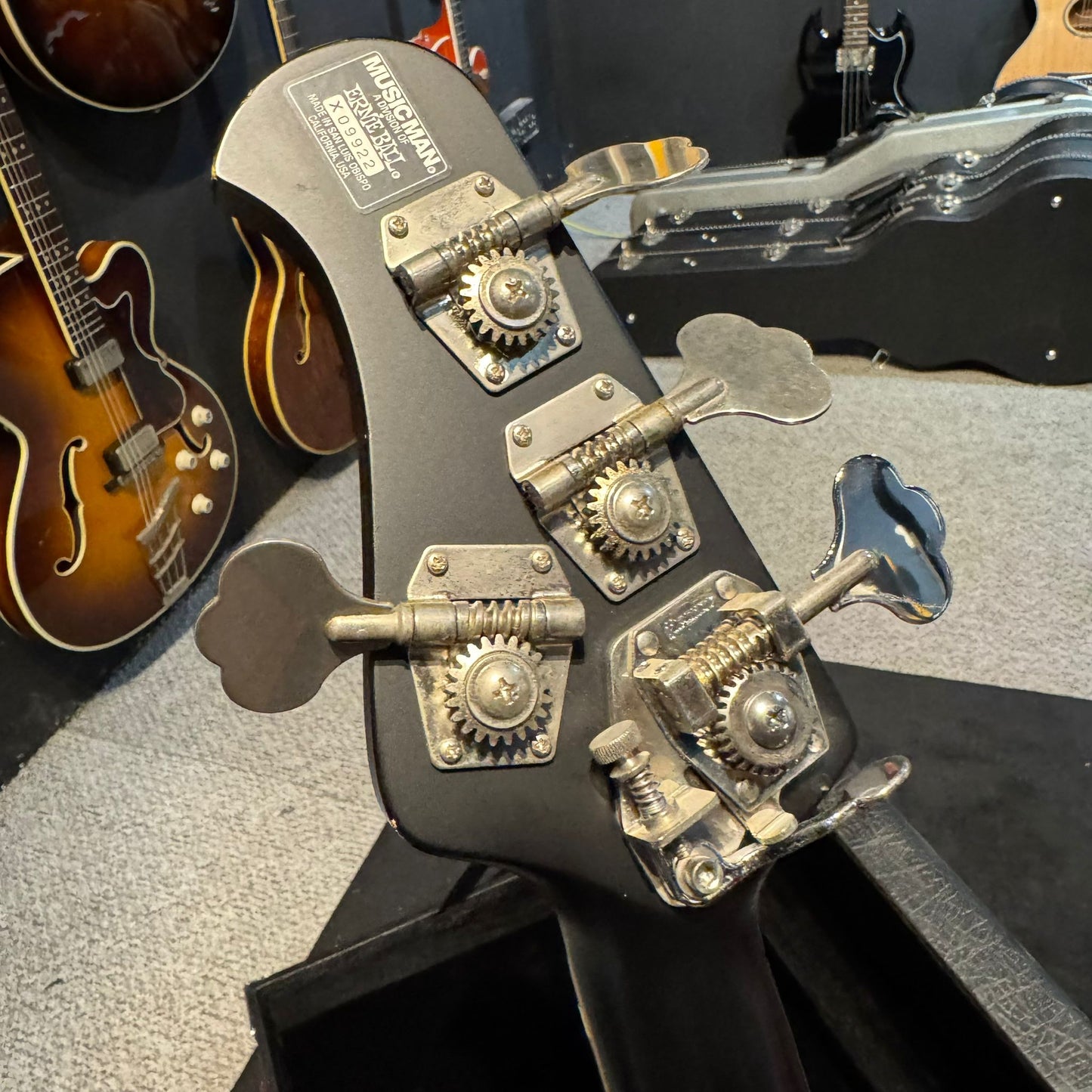 Ernie Ball Music Man SUB Bass 4 Active White