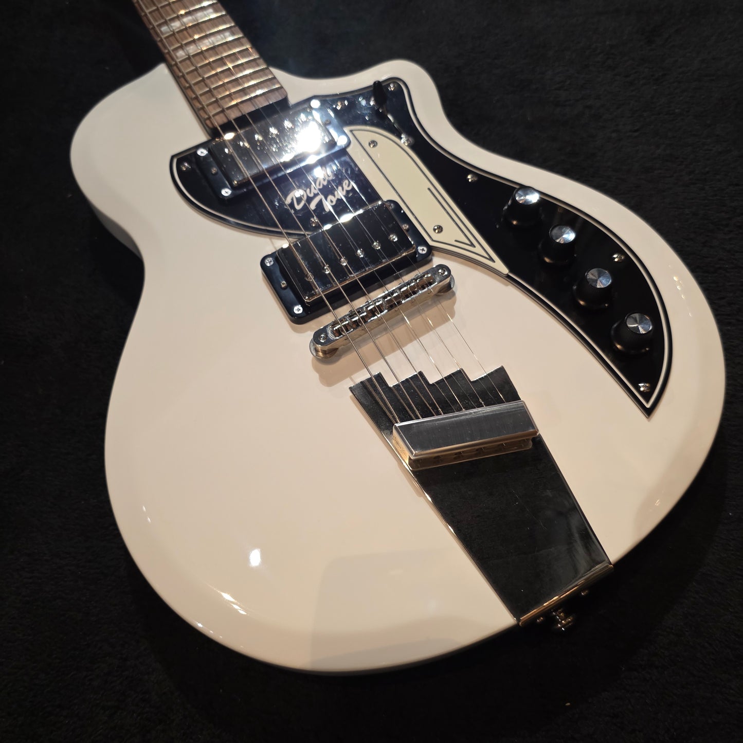 Supro 1224DBHT Limited Edition David Bowie 1961
