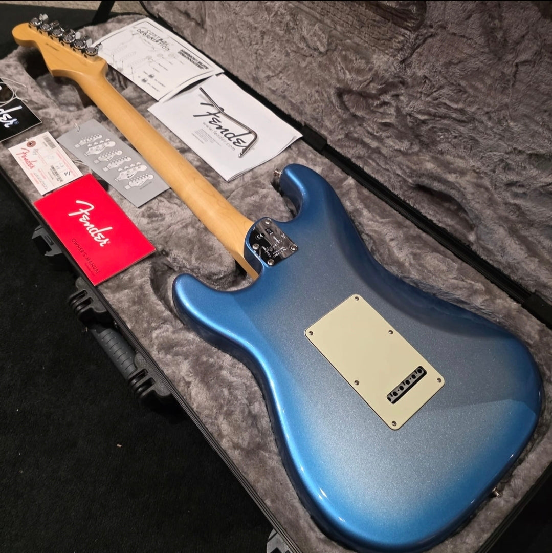 Fender American Elite Stratocaster with Maple Fretboard Sky Burst Metallic