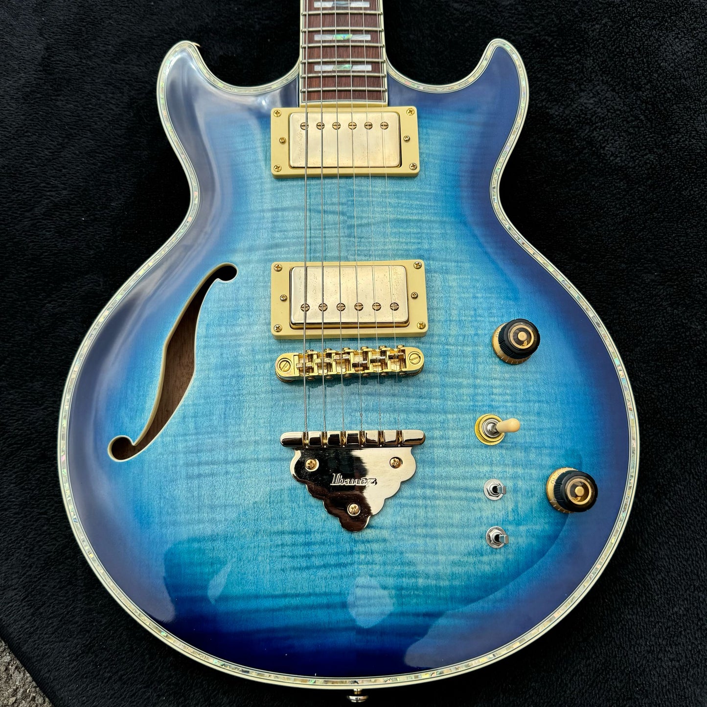 Ibanez AR520HFM-LBB Artist - Light Blue Burst