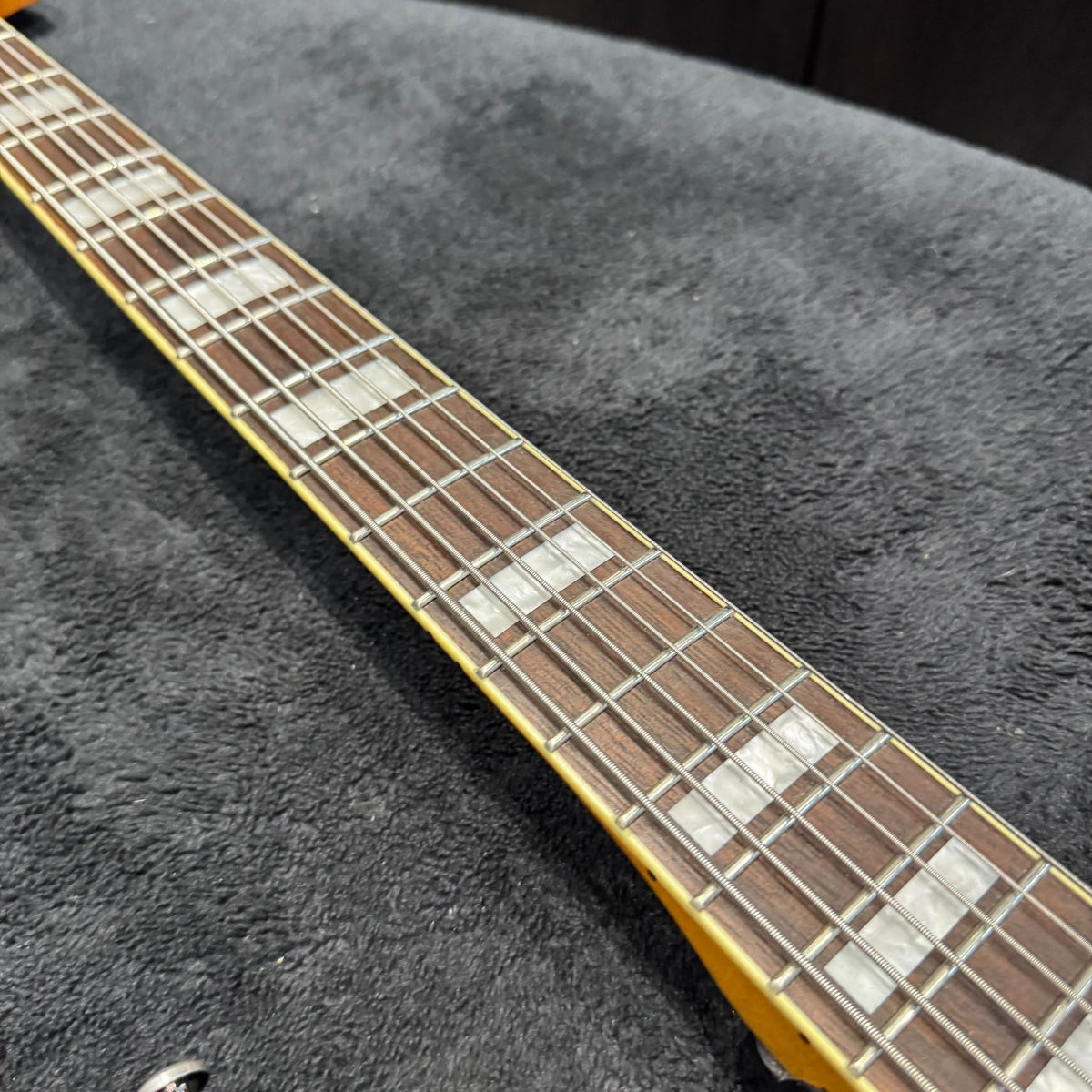 Squier classic vibe bass IV 3-colour sunburst
