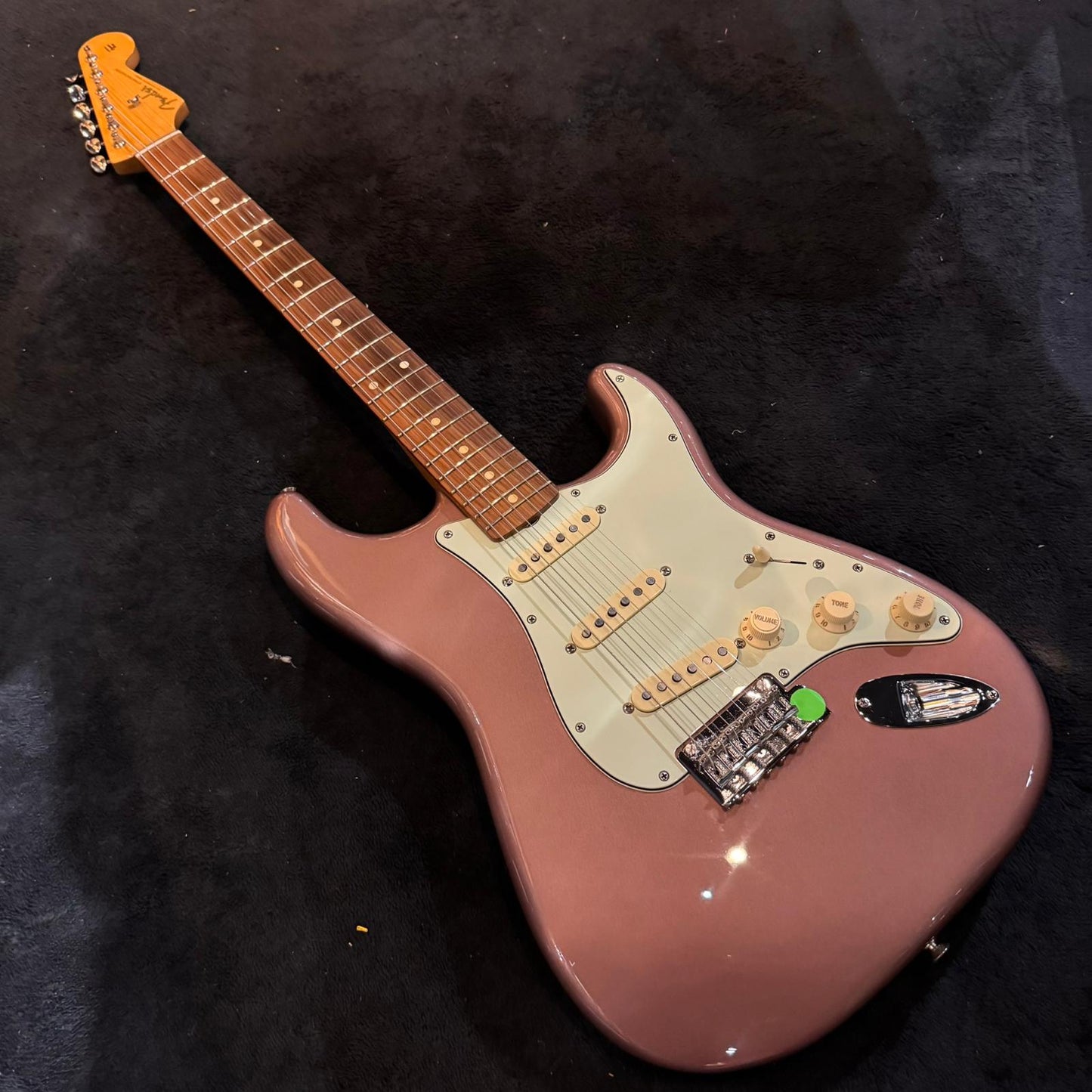 Fender Vintera '60s Stratocaster Modified with Pau Ferro Fretboard Burgundy Mist Metallic