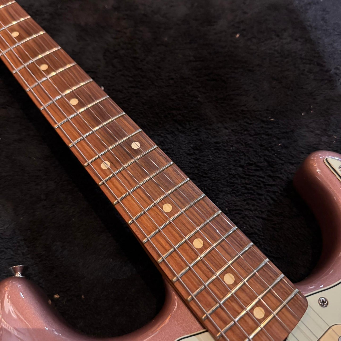 Fender Vintera '60s Stratocaster Modified with Pau Ferro Fretboard Burgundy Mist Metallic