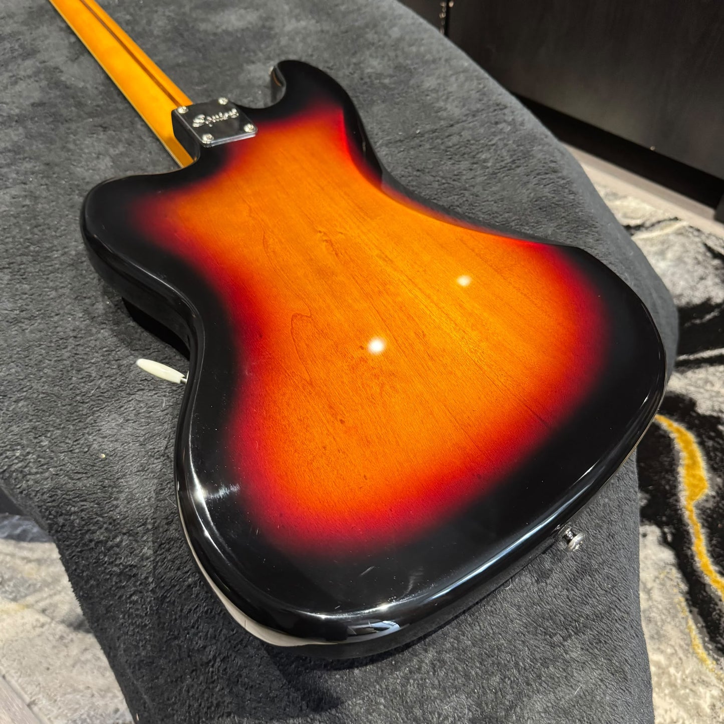 Squier classic vibe bass IV 3-colour sunburst