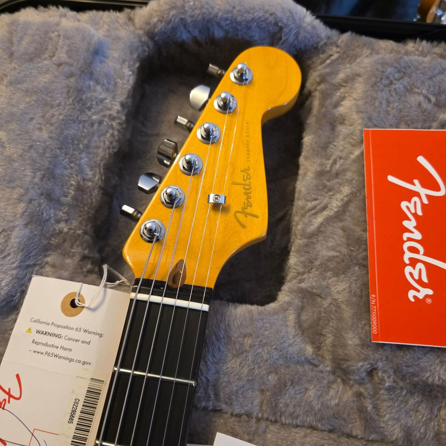 Fender USA Ultra Stratocaster 2023 - Bubble Gum Metallic