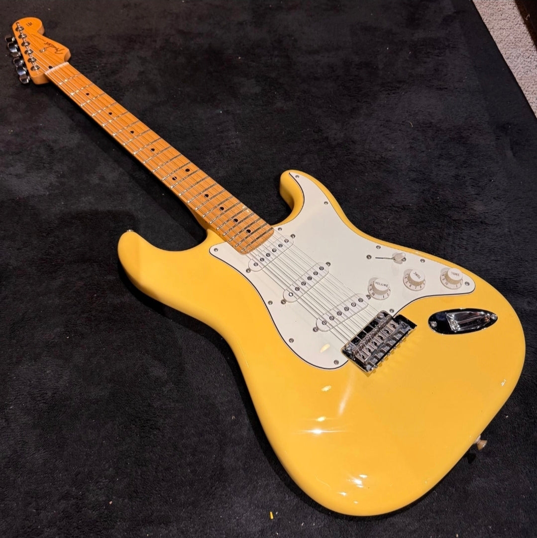 Fender Player Stratocaster with Maple Fretboard Buttercream