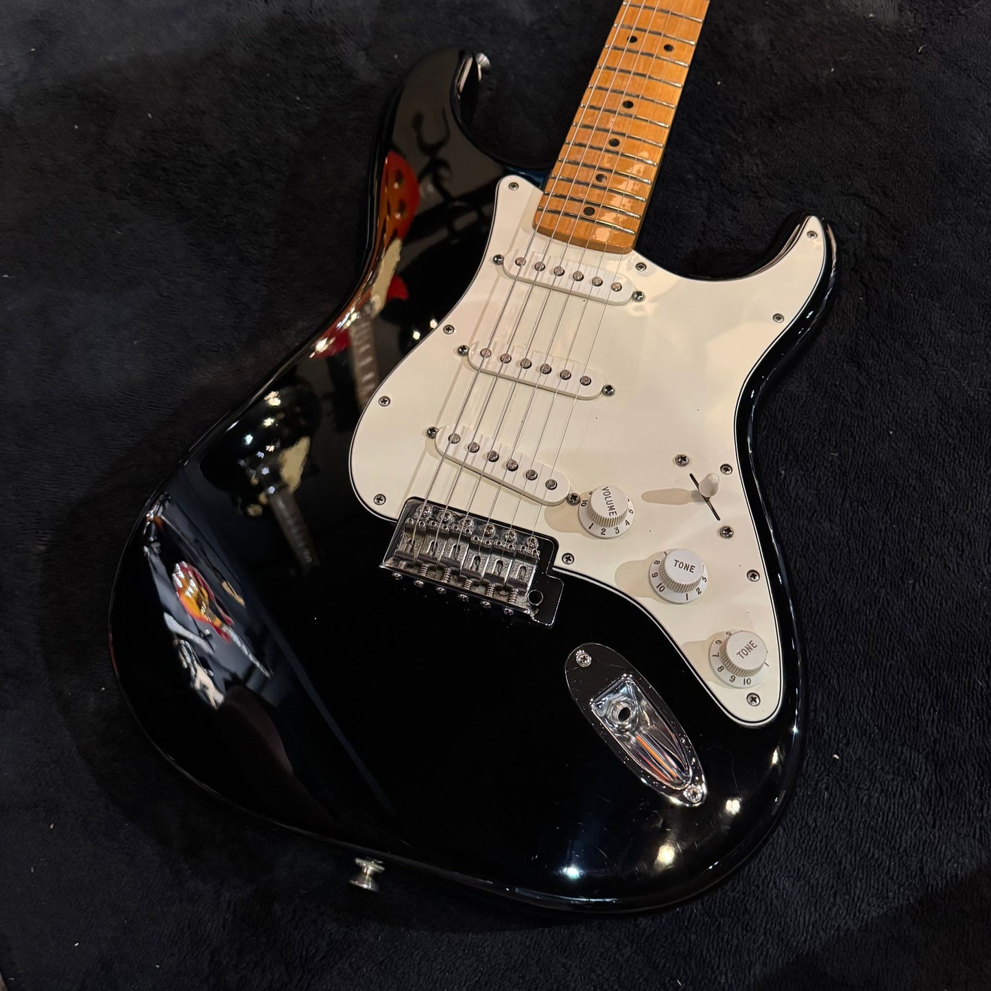 Fender Standard Stratocaster with Maple Fretboard Black