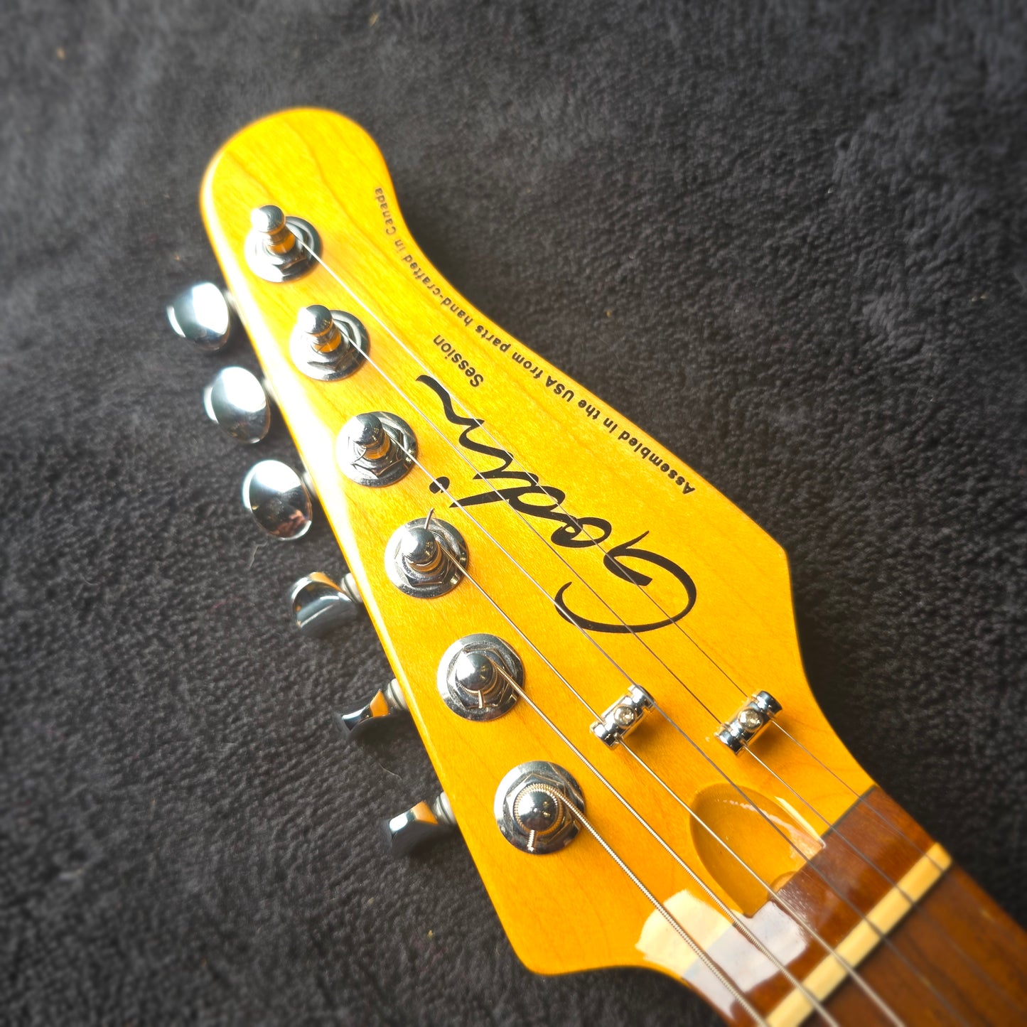 Godin Session HT in Matt Black