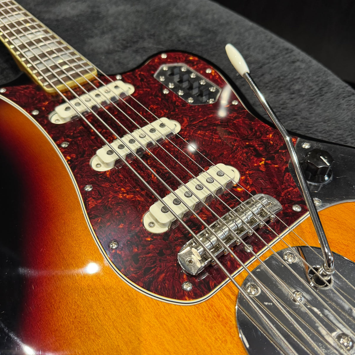 Squier classic vibe bass IV 3-colour sunburst