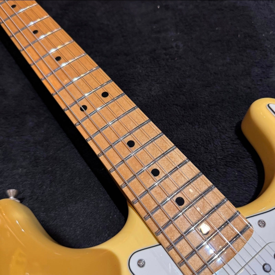 Fender Player Stratocaster with Maple Fretboard Buttercream