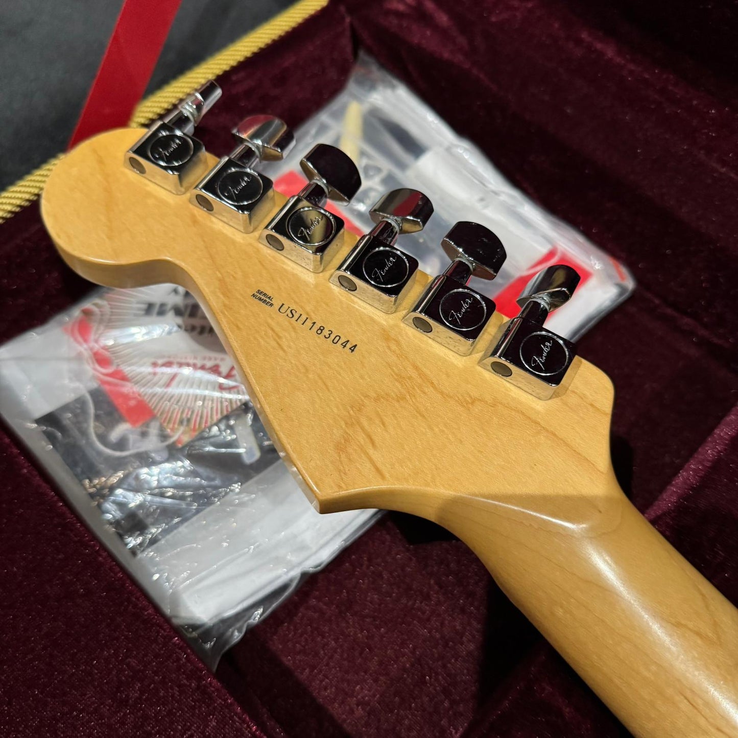 Fender American Standard Stratocaster with Maple Fretboard 2011 3-Color Sunburst