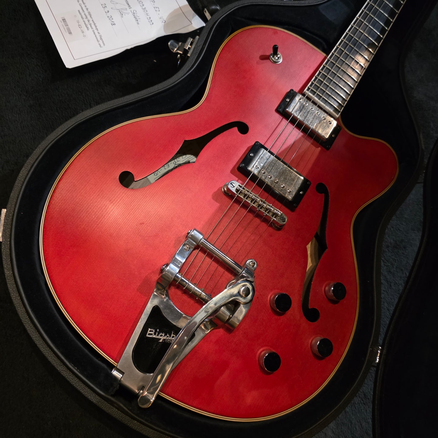 Hofner President Gold Label Custom Shop Cherry Red