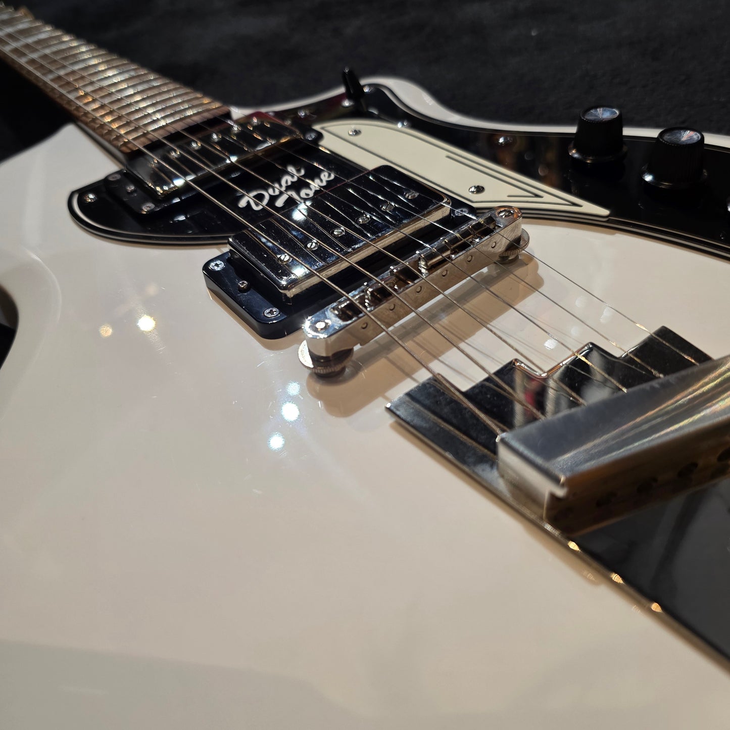Supro 1224DBHT Limited Edition David Bowie 1961